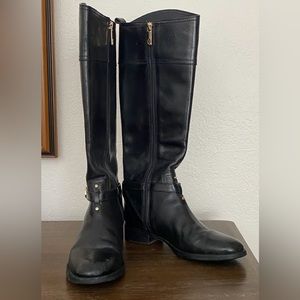 Tory Burch boots black gold trim. Size 7 very good condition.